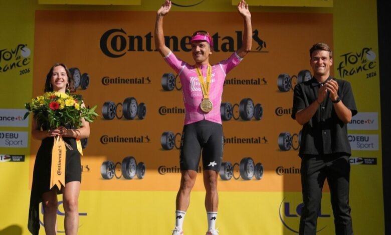 Carapaz wins stage 18 of the Tour, Pogacar keeps overall lead